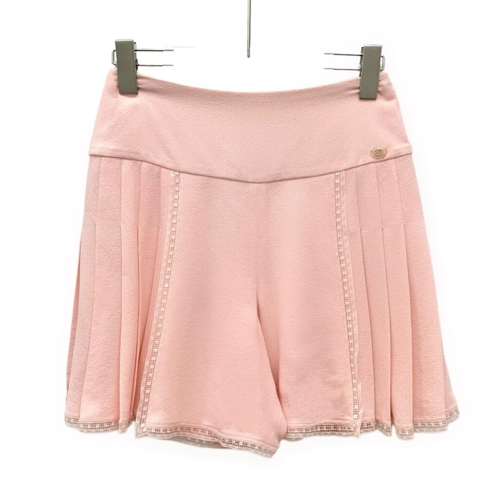 Chanel light pink silk pleated casual shorts